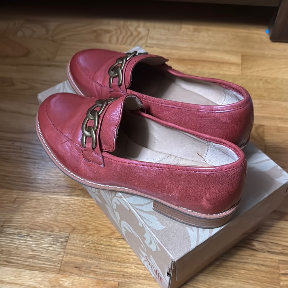Sofft Red Leather Flats with Moccasin Stitching